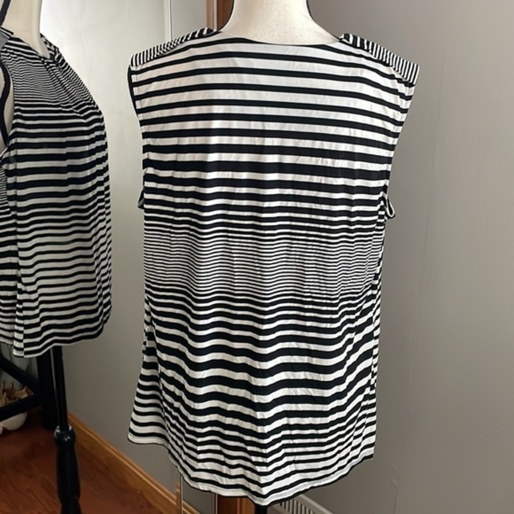 Black & white stripped‎ blouse - Picture 3 of 3